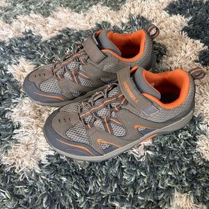 Merrell Hiking Sneakers for Boys Size 4